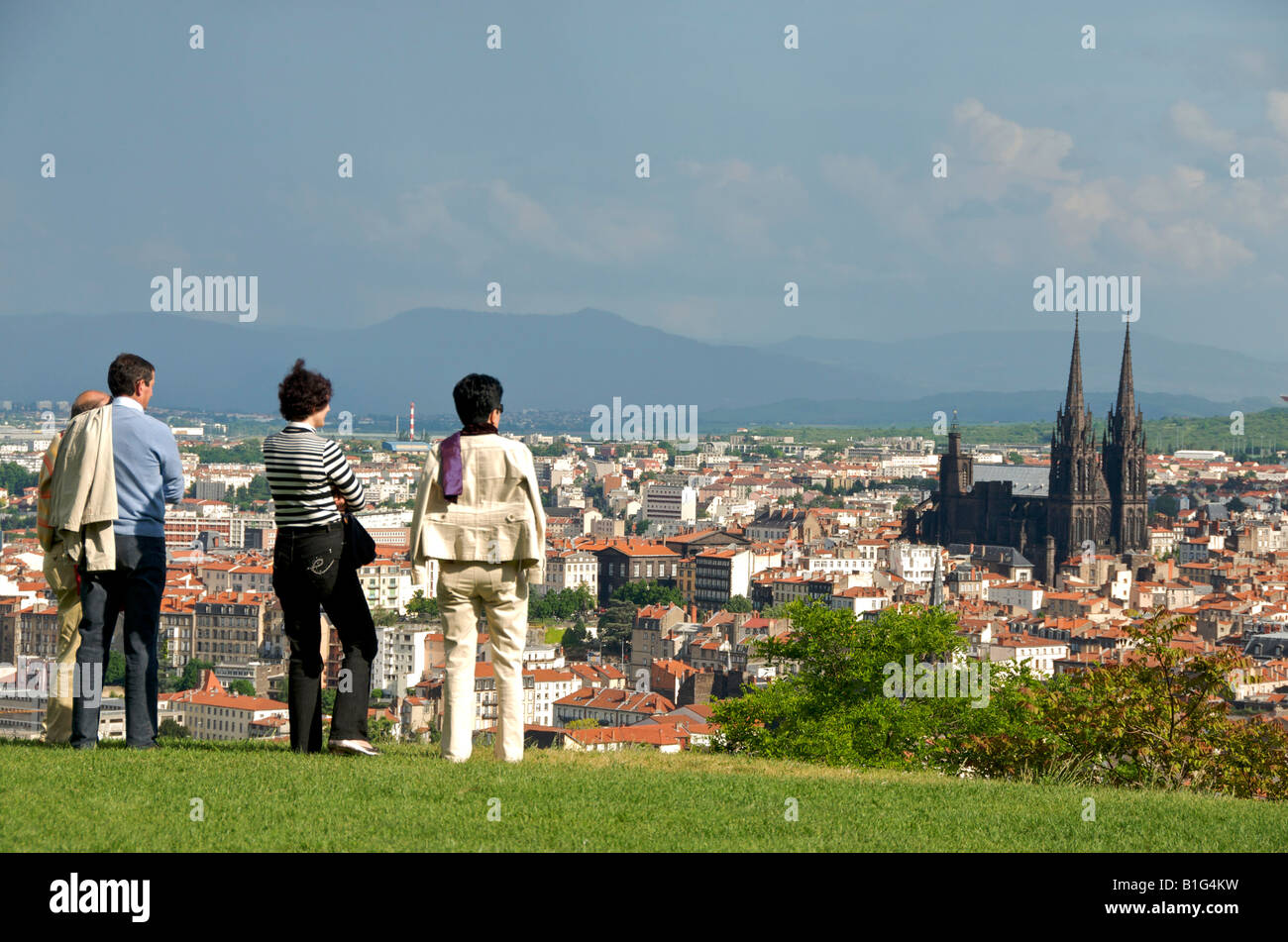 La città di Clermont Ferrand, Puy de Dome, Auvergne Francia, Europa - visto da Le Parc de Montjuzet Foto Stock