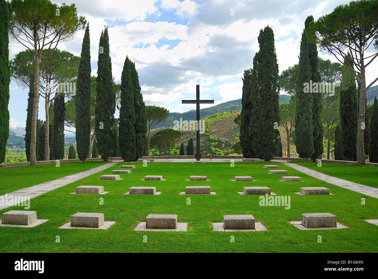 Cimitero di guerra tedesco di Cassino.Seconda Guerra Mondiale.Nel cimitero giacciono 20057 soldati tedeschi Foto Stock