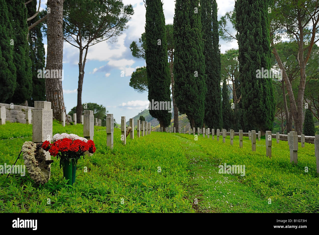 Cimitero di guerra tedesco di Cassino.Seconda Guerra Mondiale.Nel cimitero giacciono 20057 soldati tedeschi Foto Stock