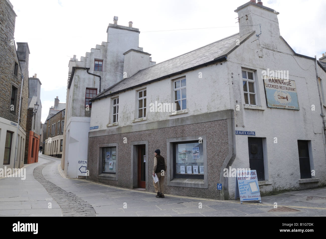 Una strada in Stromness, Orkney molte delle case data dal XVII secolo. Foto Stock