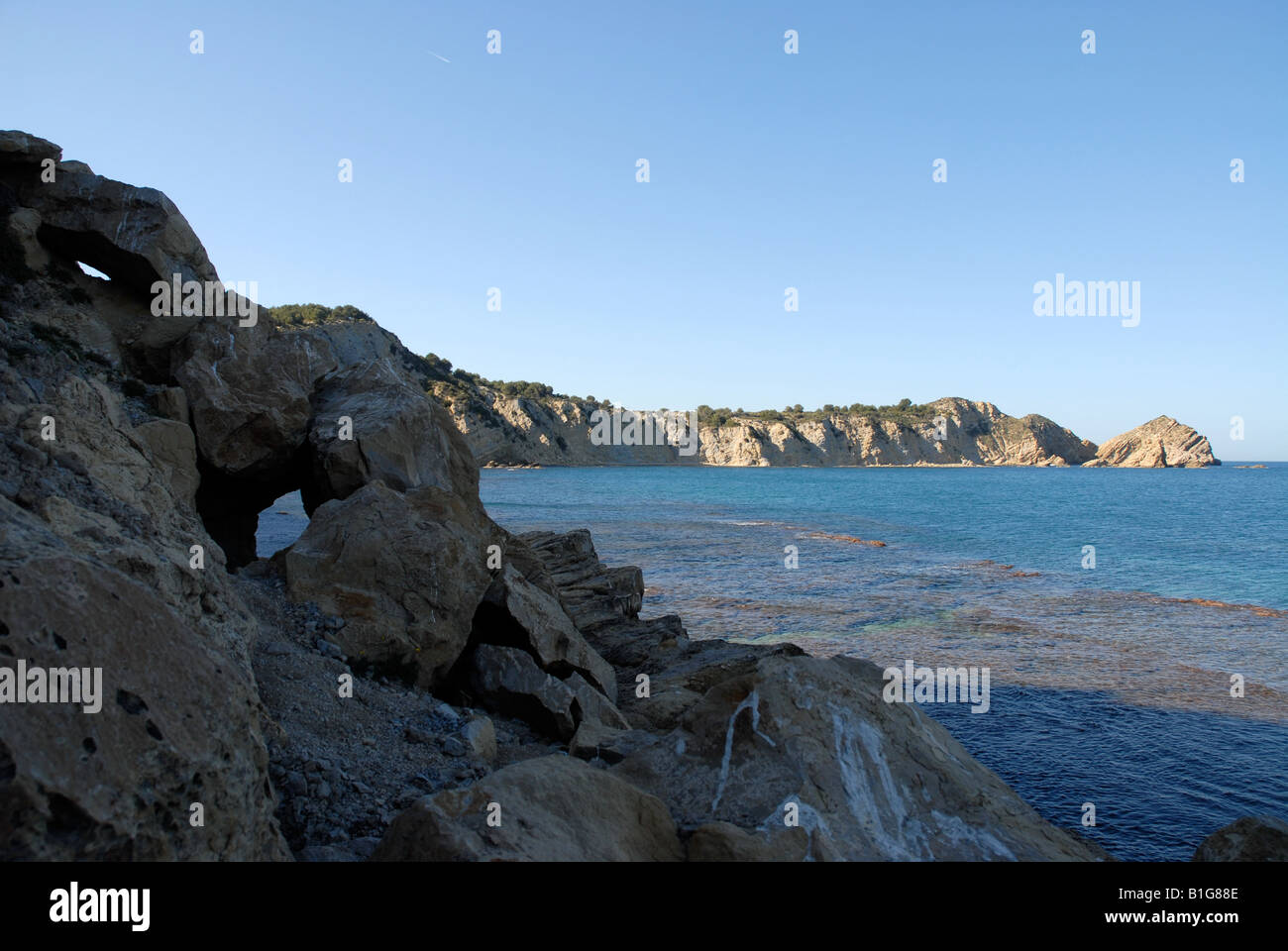 Vista dalla zona di Portichol a Cabo San Martin e cappuccio Prim, Javea / Xabia, Provincia di Alicante, Comunidad Valenciana, Spagna Foto Stock