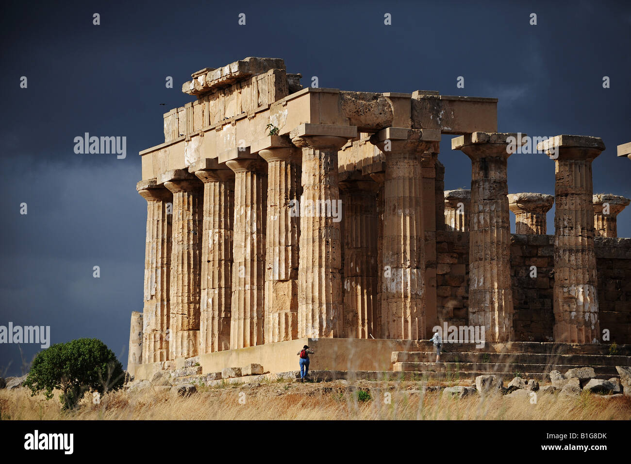 Il magnifico tempio dorico e a Selinunte in Sicilia Foto Stock