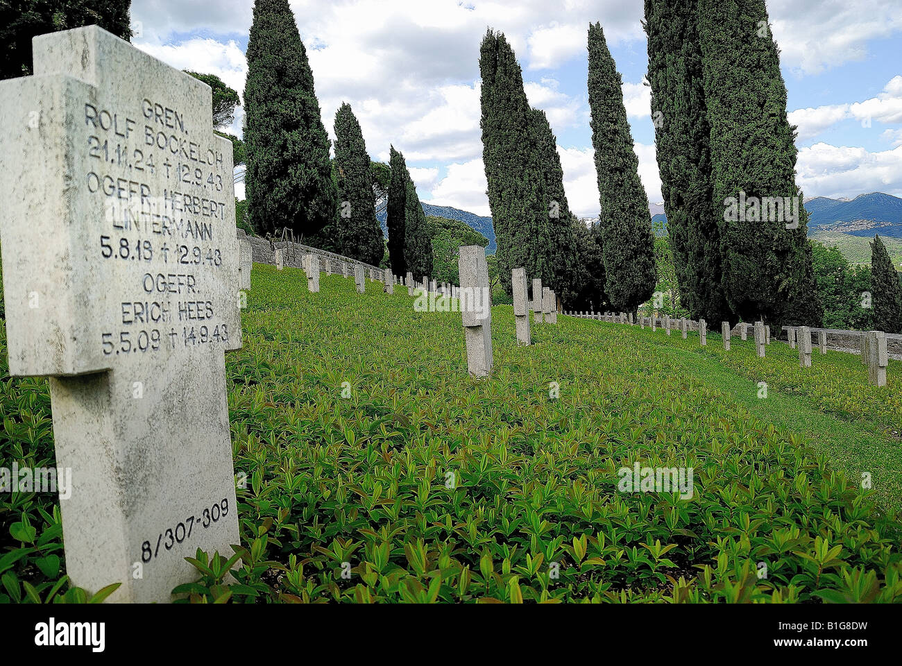 Cimitero di guerra tedesco di Cassino.Seconda Guerra Mondiale.Nel cimitero giacciono 20057 soldati tedeschi Foto Stock