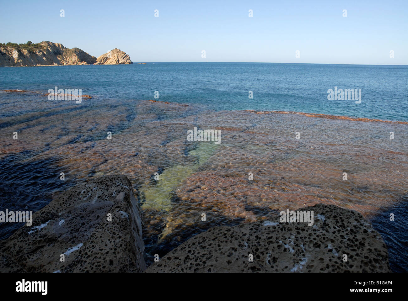 Vista dalla zona di Portichol a Cabo San Martin e cappuccio Prim, Javea / Xabia, Provincia di Alicante, Comunidad Valenciana, Spagna Foto Stock
