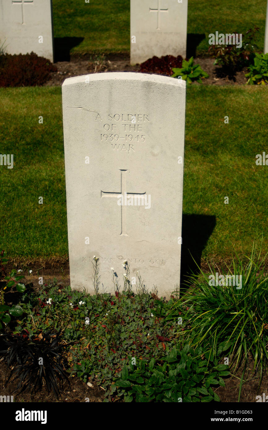 Tomba del Soldato sconosciuto, Mook Cimitero di Guerra, vicino Nijmegen, Paesi Bassi Foto Stock