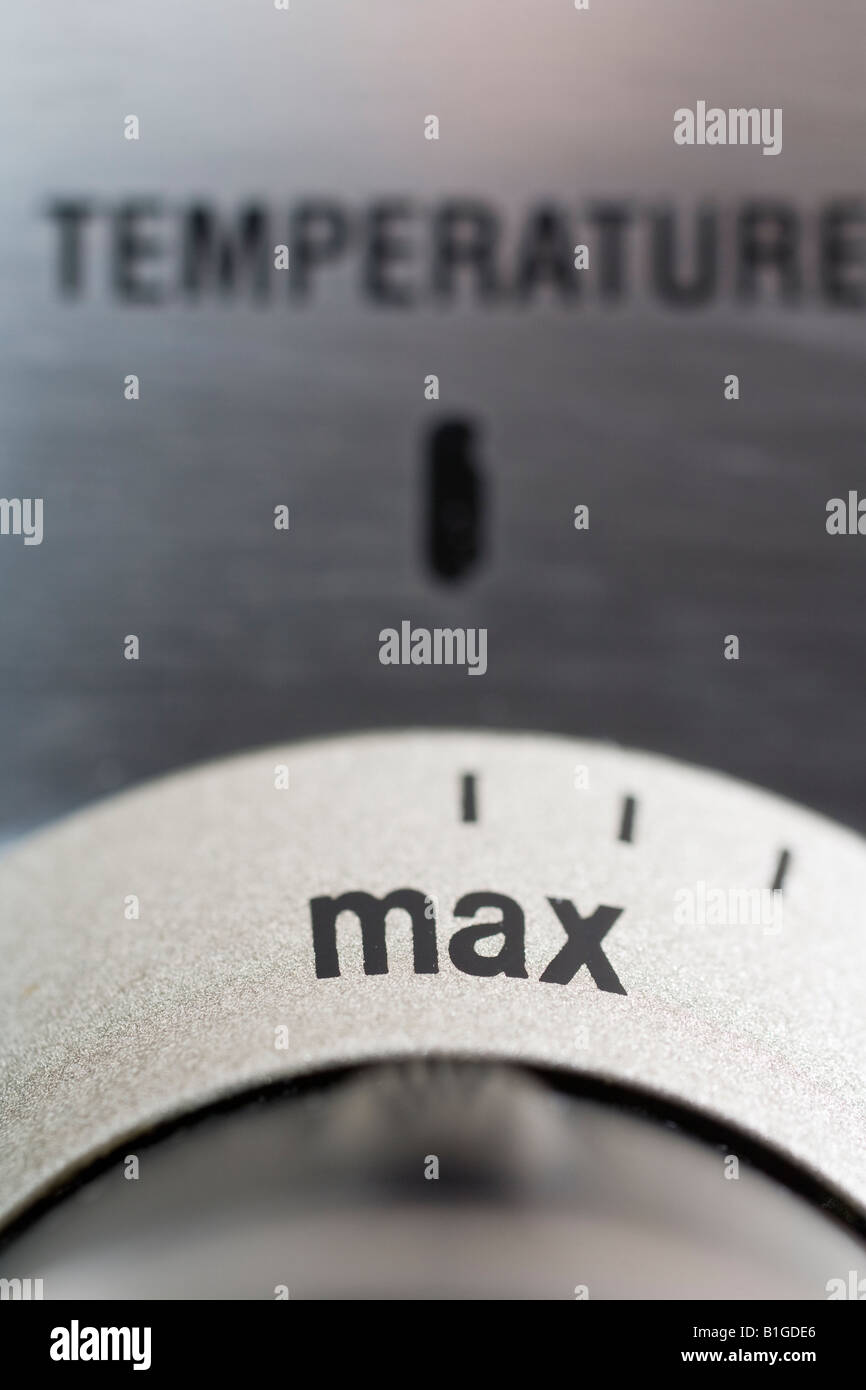 Il termostato o il quadrante di fornello a gas o elettricità che mostra il massimo utilizzo Foto Stock