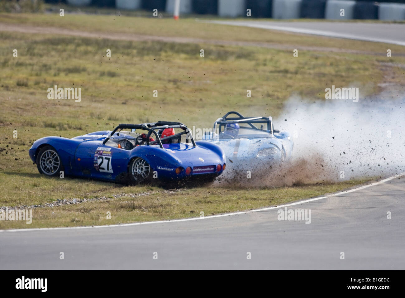 Neil Houston andando fuori dopo la collisione con un altro G20 in Ginetta Campionato 2008 gara Knockhill Fife Scozia Scotland Foto Stock