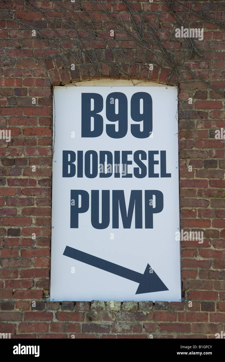 Il biodiesel segno della pompa sul lato di un retail business pubblicità disponibilità biodiesel Foto Stock