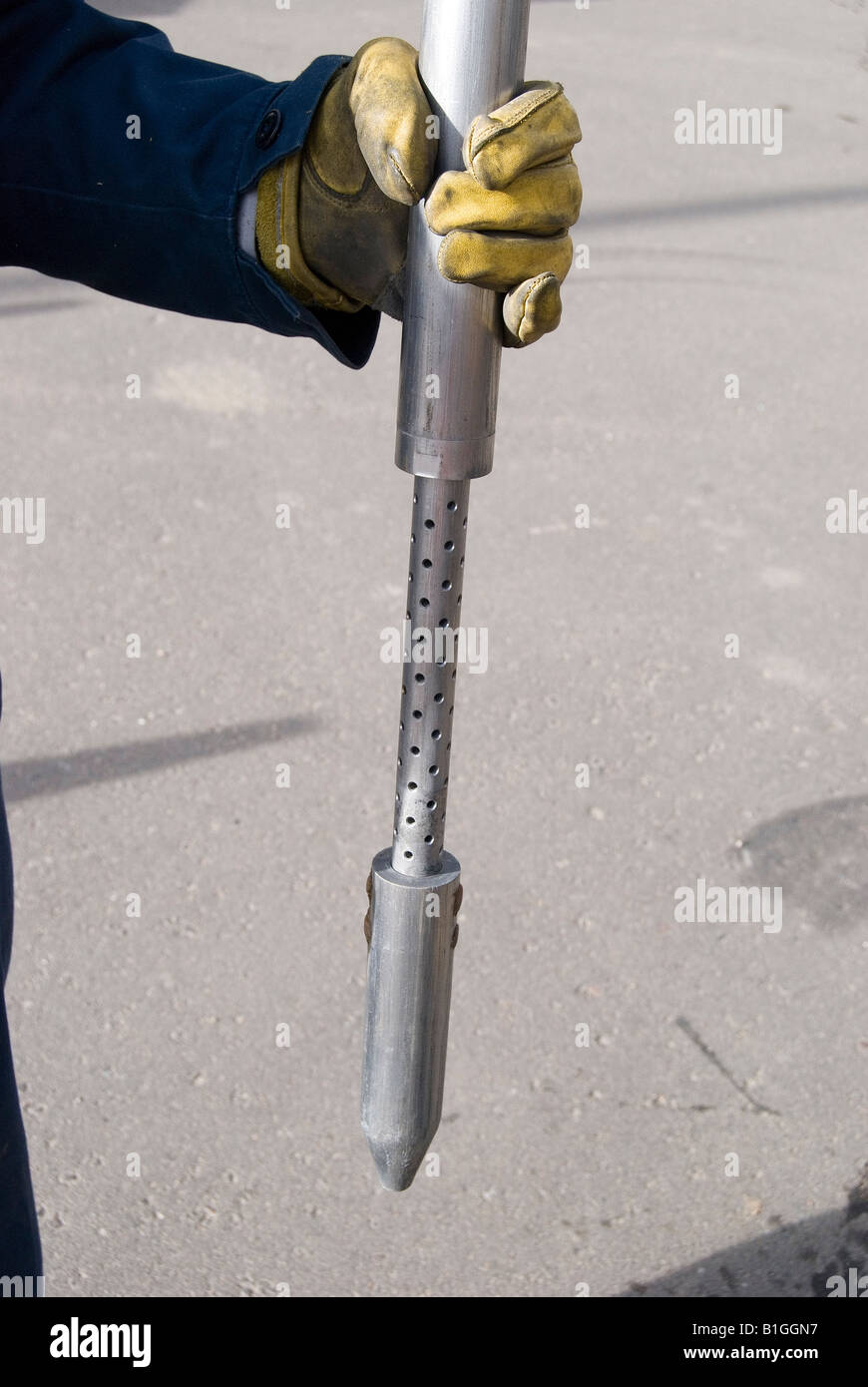 Sonda utilizzata per iniettare la soluzione di permanganato di potassio in acqua freatica contaminata per correggere i problemi di solvente clorurato inquinamento Foto Stock