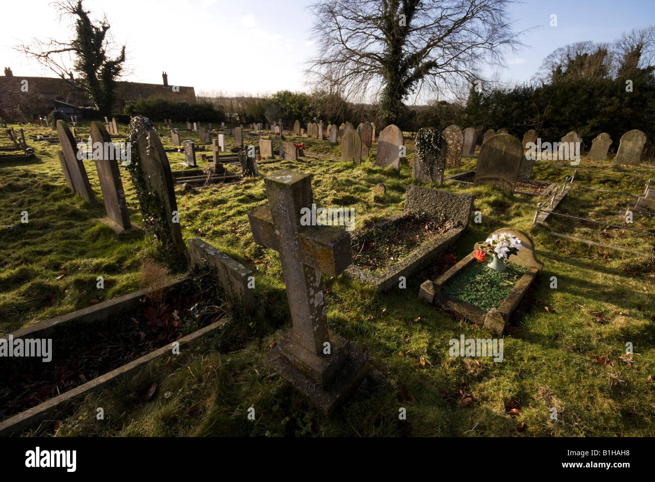 Il cimitero di San Giacomo chiesa nel villaggio di Castle Acre in West Norfolk East Anglia England Foto Stock