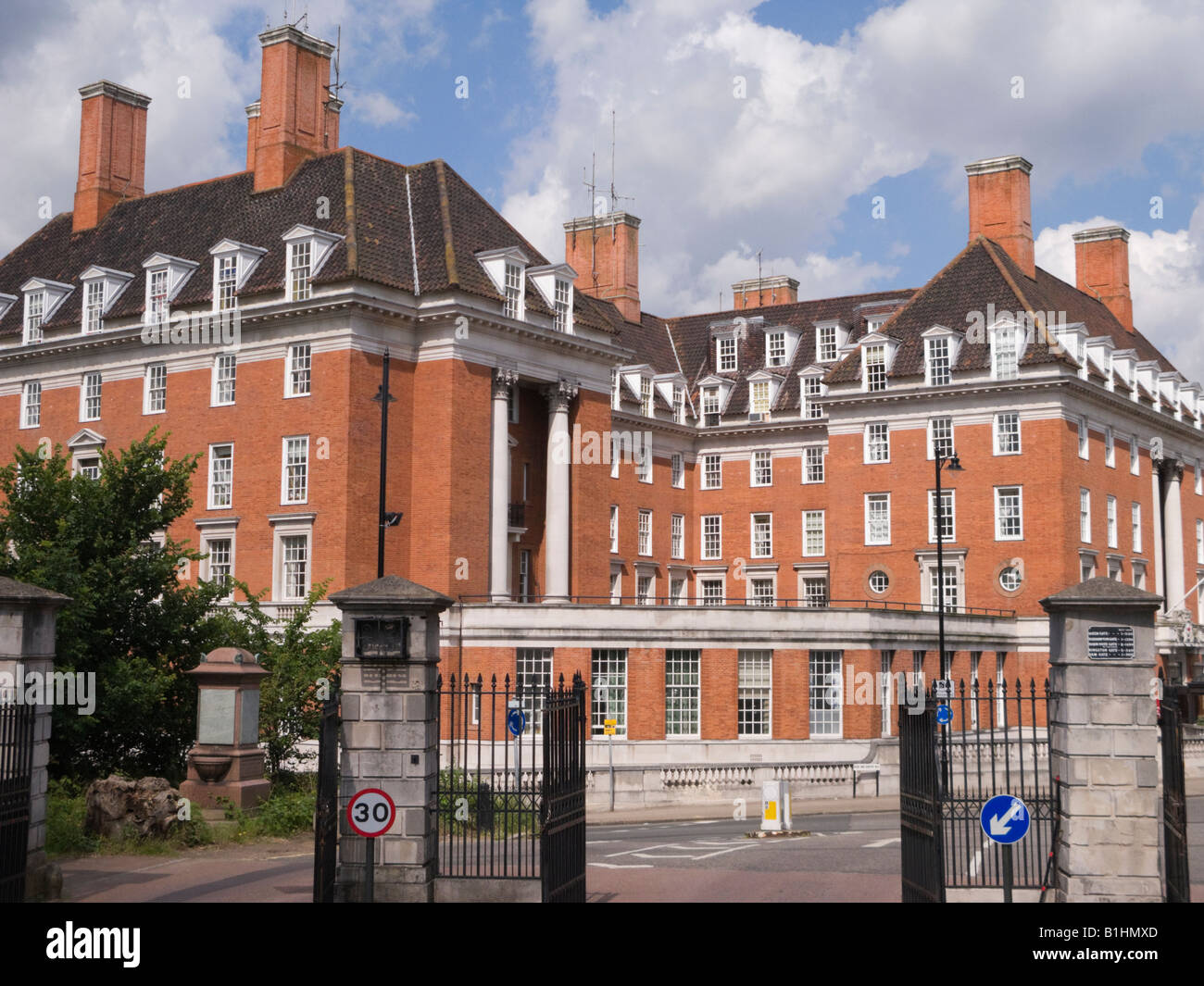 Royal Star e Garter casa per disabili ex-Service uomini e donne vicino a Richmond Gate, Richmond Park, Richmond Hill. Surrey. Da allora l'edificio è diventato un complesso di case di lusso. Foto Stock