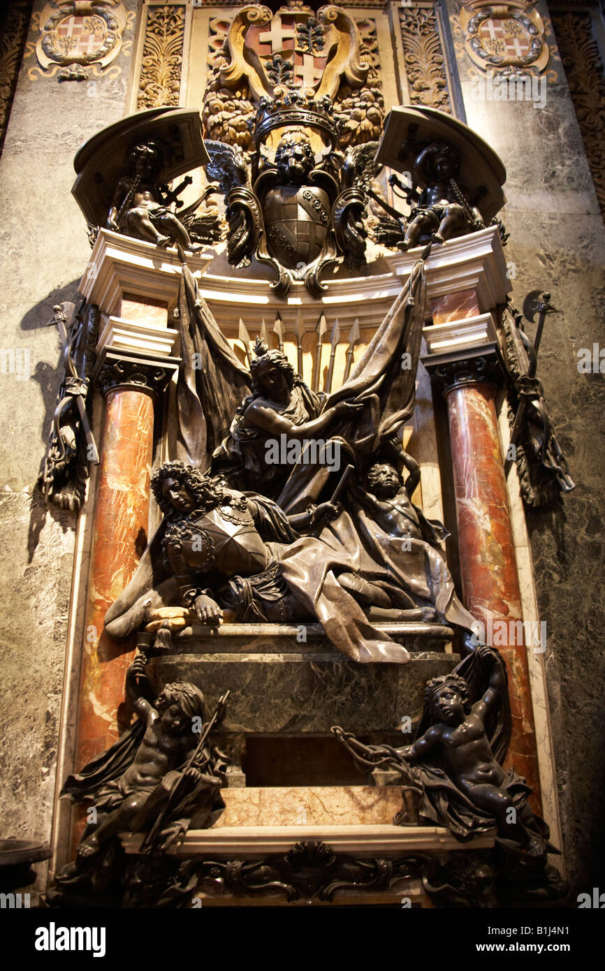 La scultura arte religiosa nella decorazione interna della St Johns Co cattedrale a La Valletta o La Valletta Malta Foto Stock