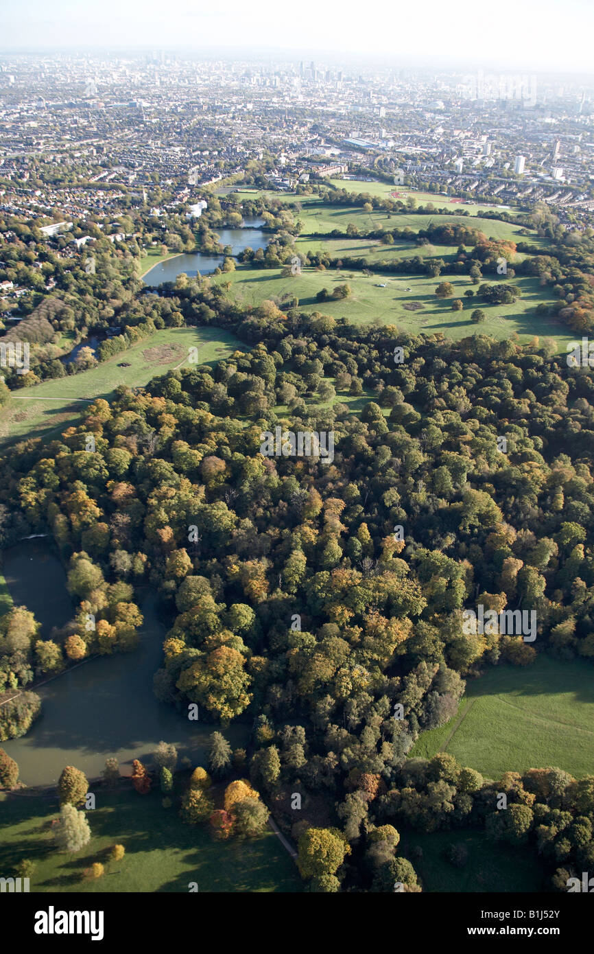 Vista aerea del sud est di onorevoli Highgate Stagni Hampstead Heath Parliament Hill case suburbane London N6 NW5 Englan Foto Stock