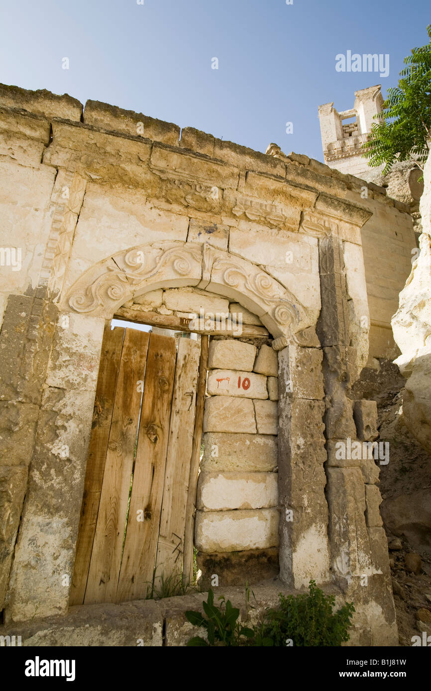 Porta in greco antico villaggio di Sinasos ora noto come Mustafapasa Cappodocia in Anatolia Centrale Turchia Foto Stock