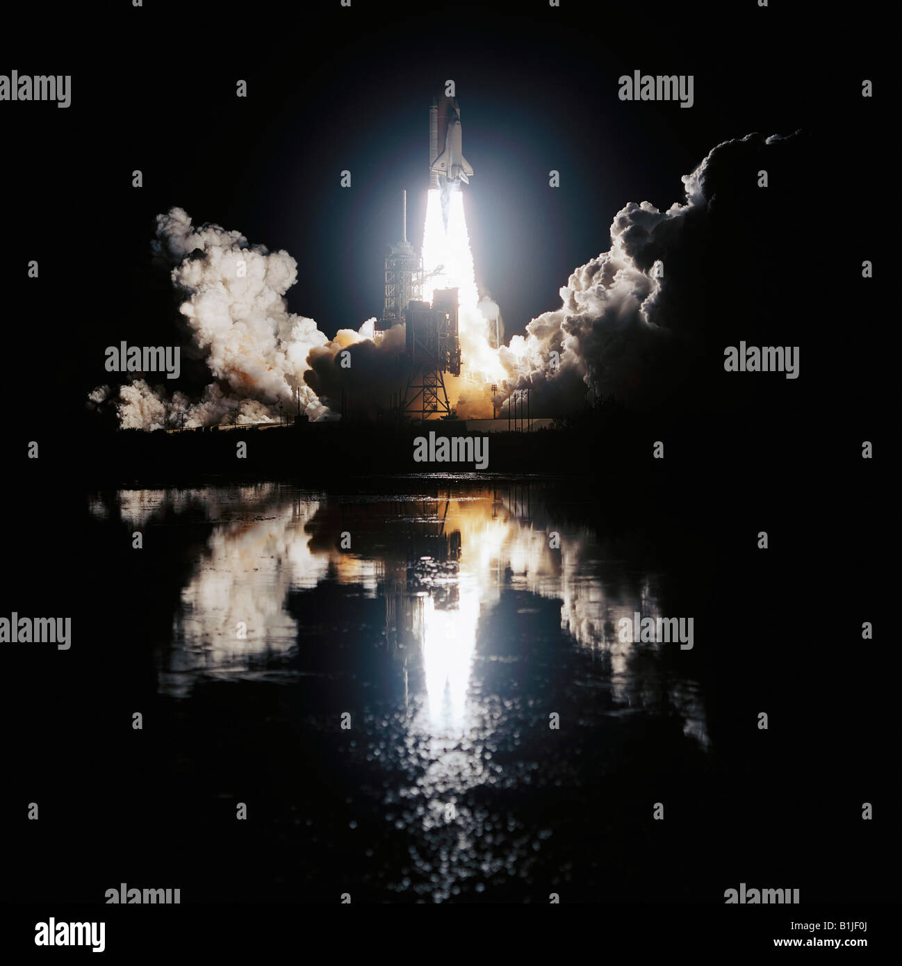 Lo Space Shuttle Endeavour decolla da Cape Kennedy Space Center Foto Stock