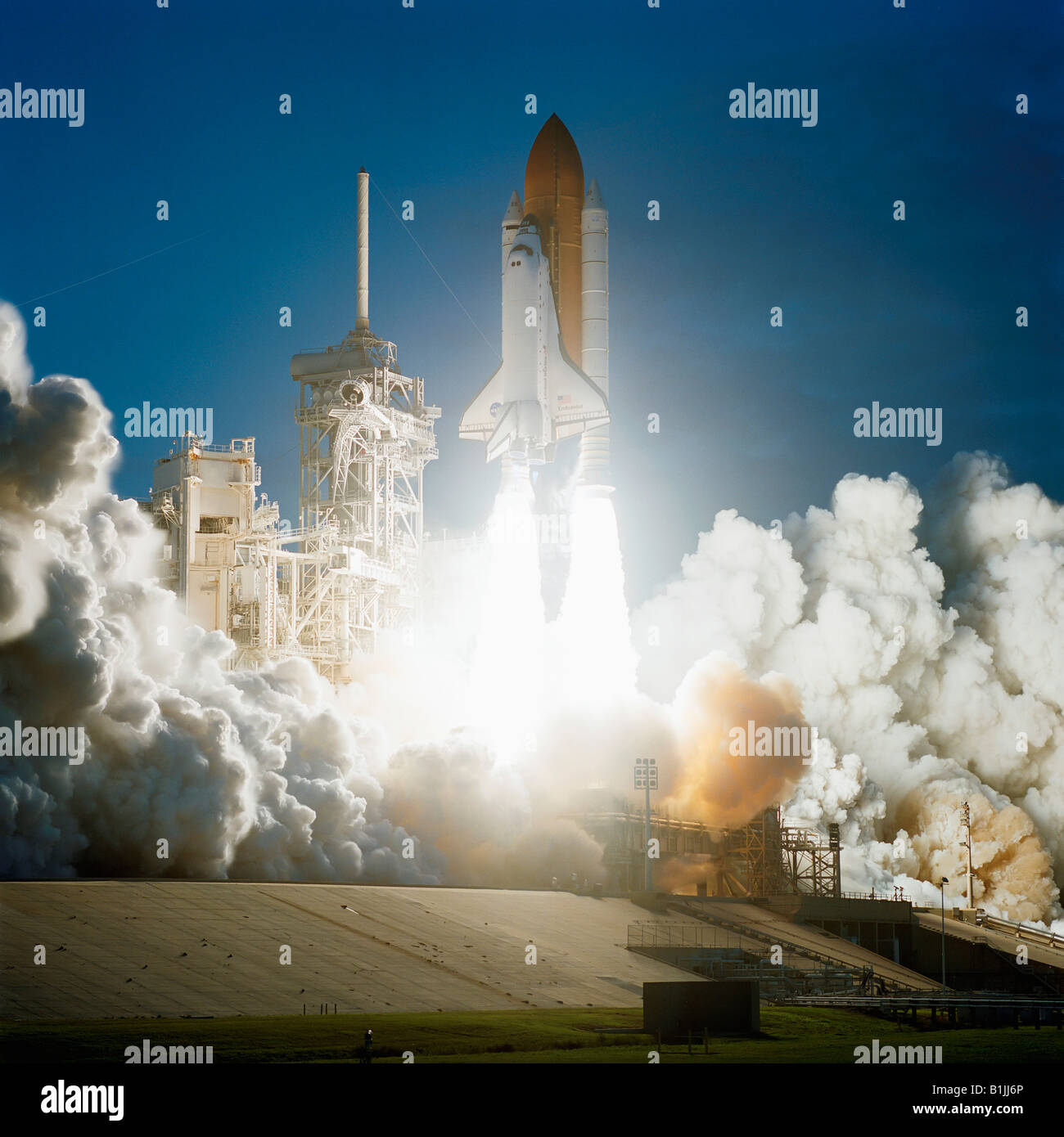 Lo Space Shuttle Endeavour Blast off Foto Stock