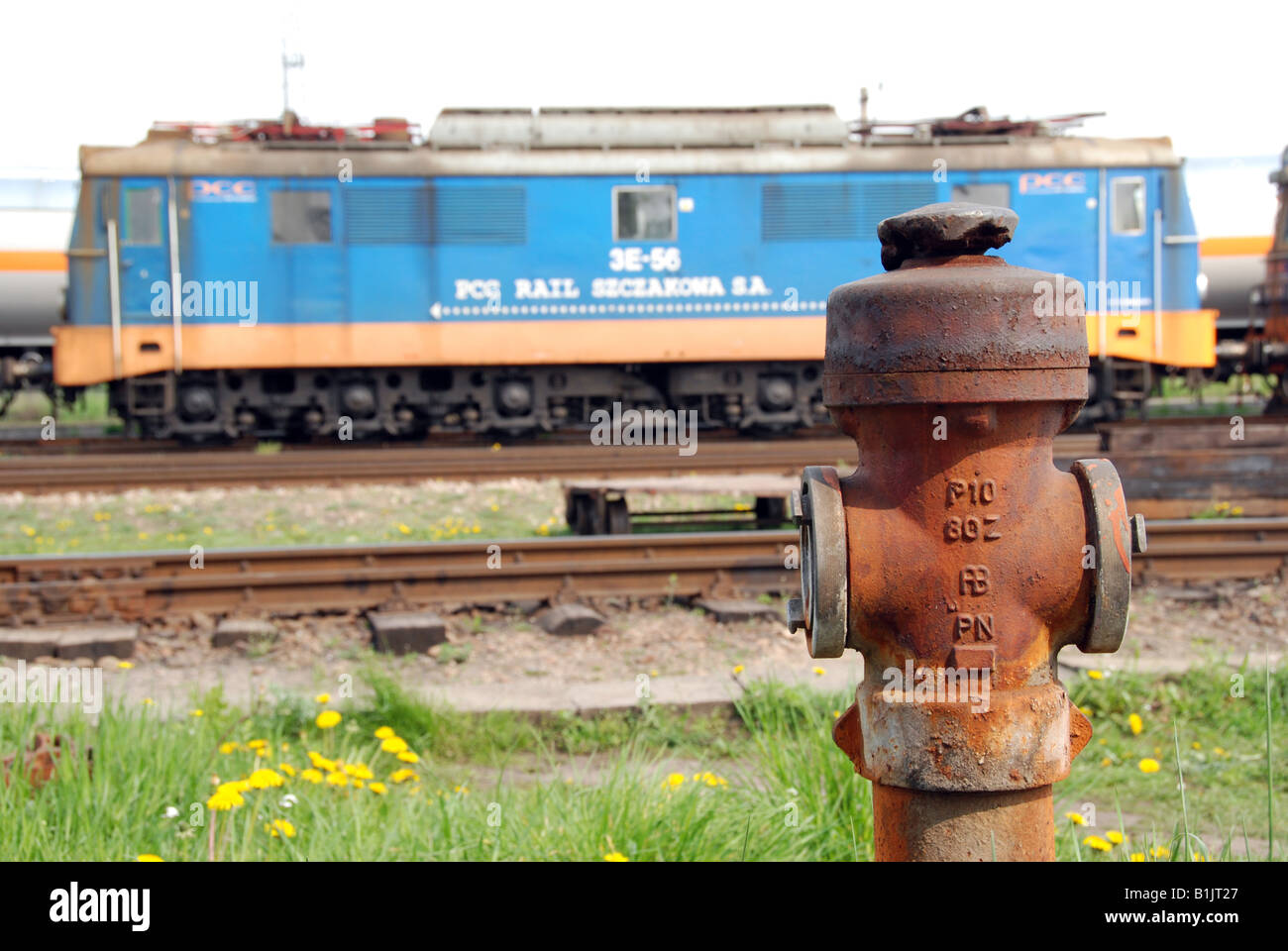 Locomotiva del treno di 3E-56 e idranti Foto Stock