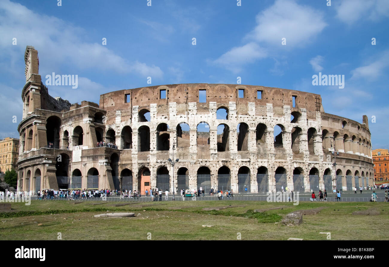 Roma Antica: Colosseo Roma Italia Anfiteatro flaviano fu iniziato da Vespasiano inaugurato da Tito nel 80 A D Foto Stock