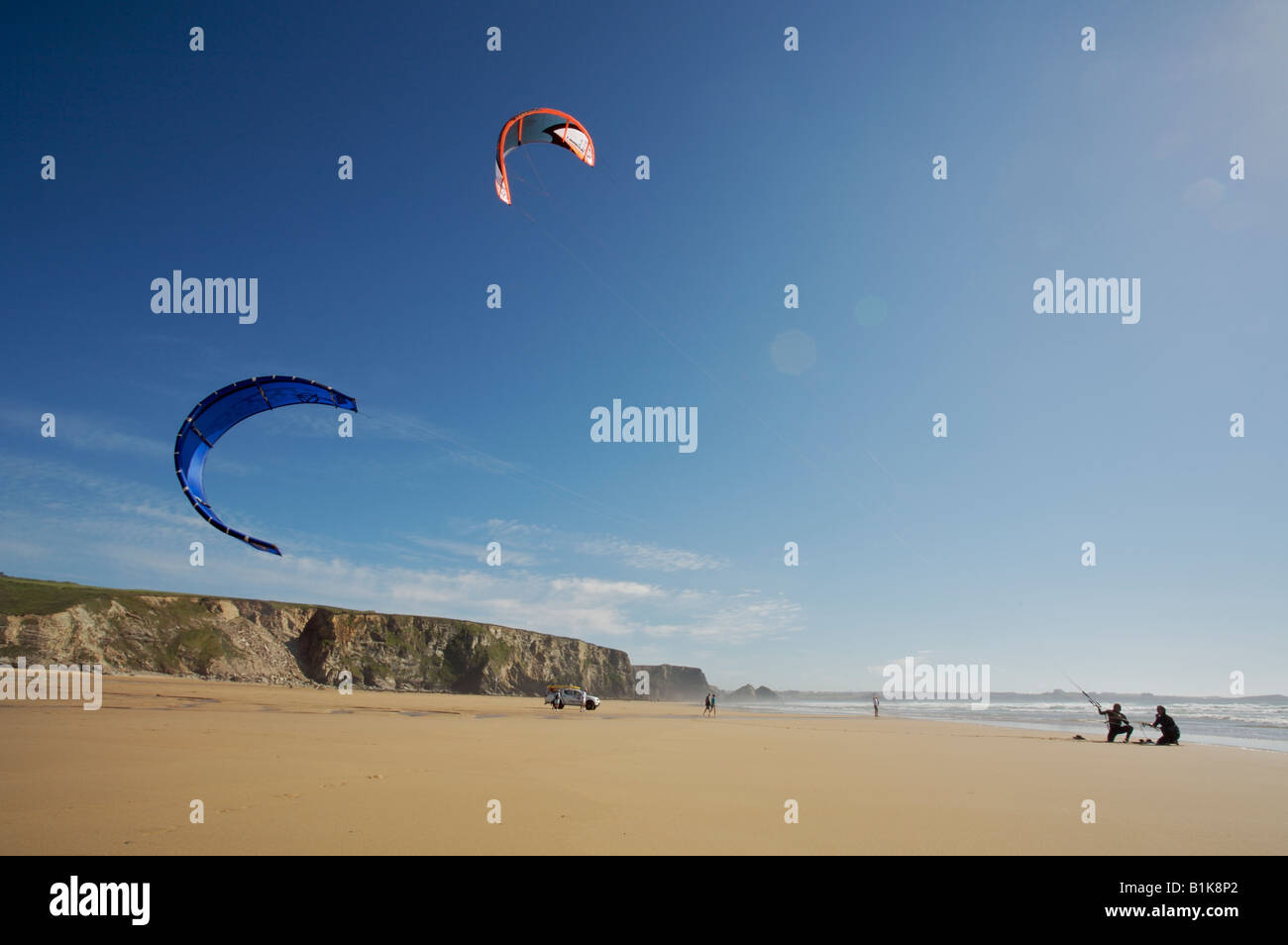Kite Surf testato sulla spiaggia a Watergate Bay North Cornwall Foto Stock