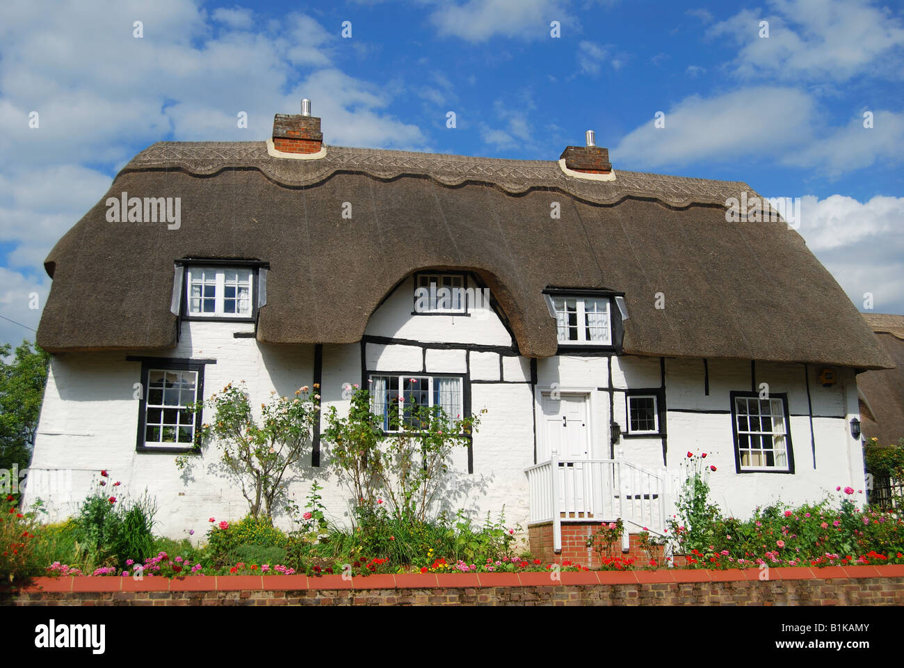 Cottage con legno, paglia, Buckinghamshire, Inghilterra, Regno Unito Foto Stock