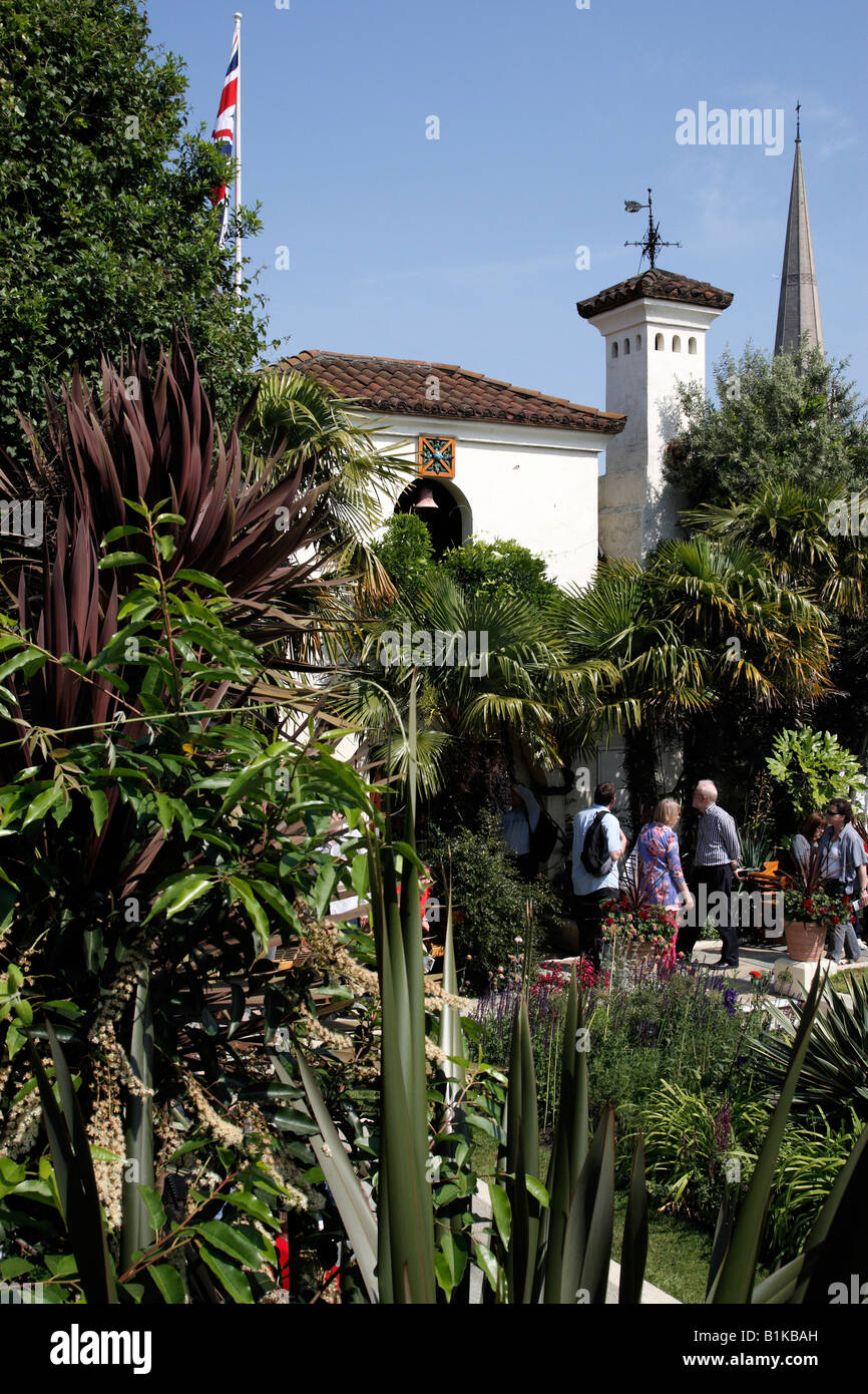 Viste del giardino spagnolo una sezione dei giardini sul tetto parte della vergine in edizione limitata di Kensington High Street London REGNO UNITO Foto Stock
