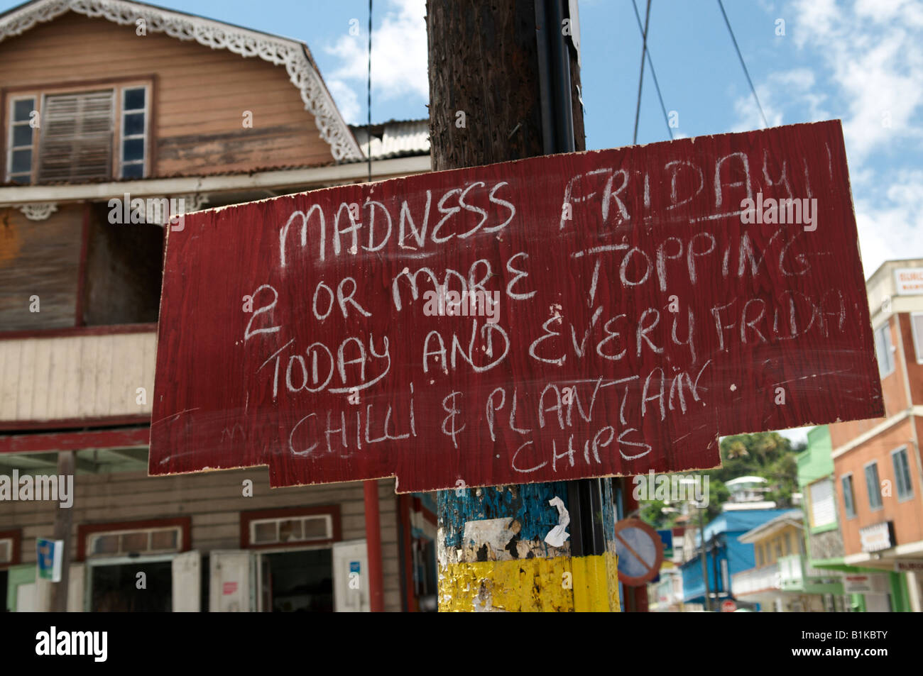 Un segno pubblicità street food in San Luciano capitale di Castries. Foto Stock