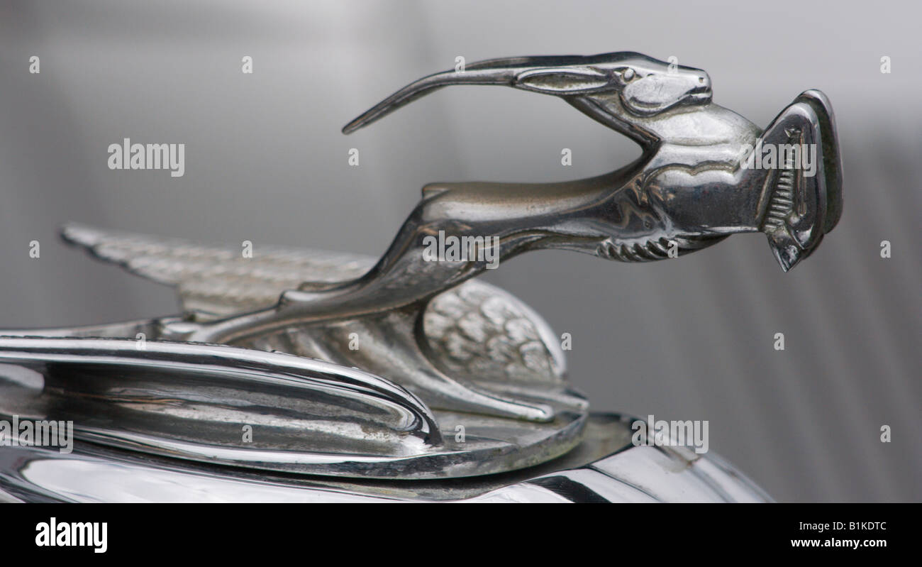 Close up di mascotte sul classico auto Chrysler Foto Stock