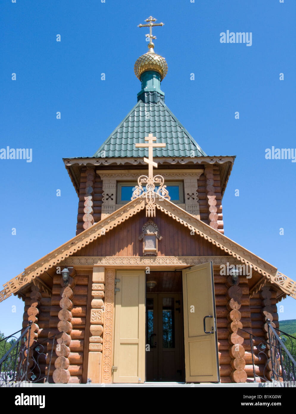 Nuovi in legno chiesa russa ortodossa completato nel 2007 situato in Yuzhno Sakhalinsk Sakhalin in Russia 2008 Foto Stock