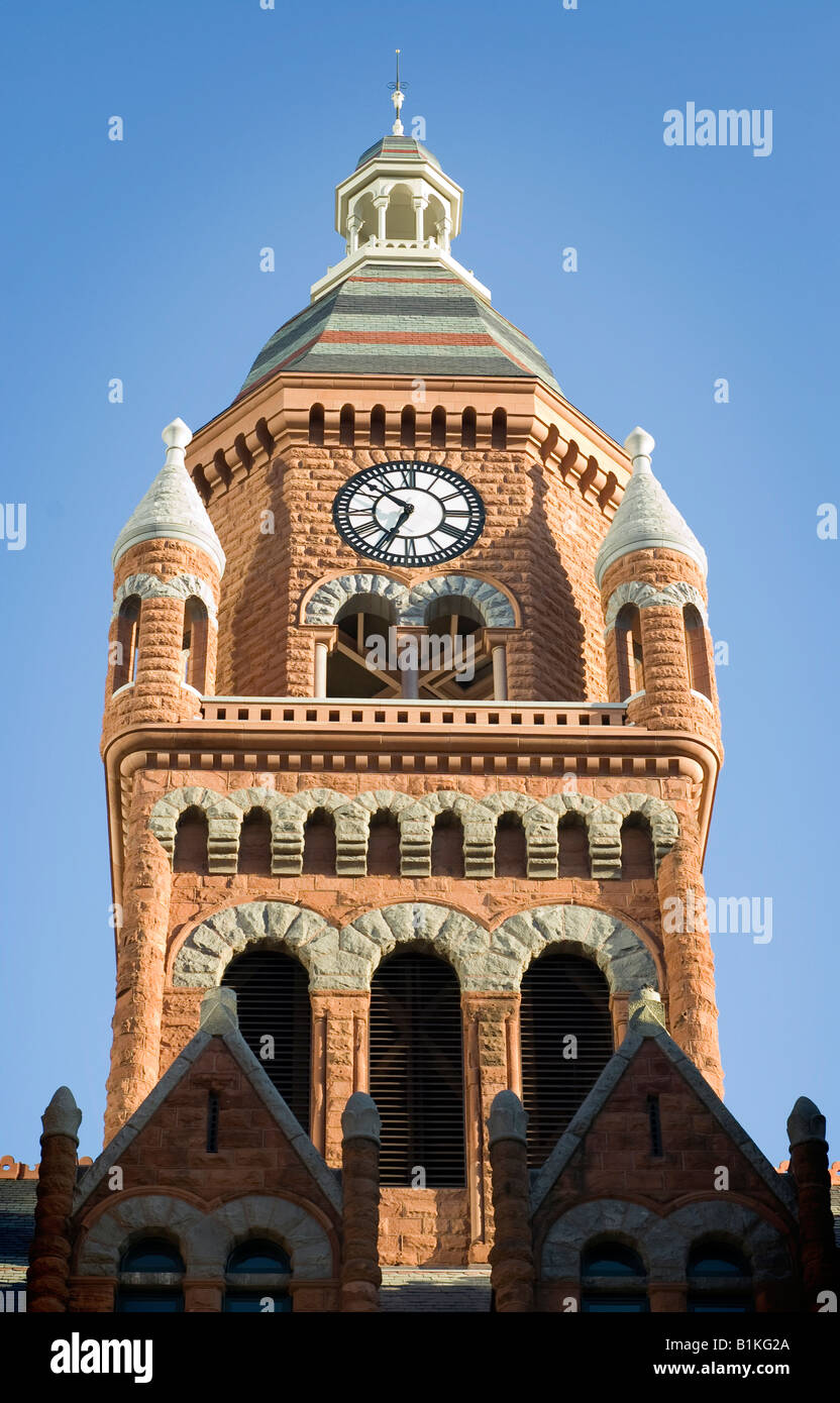 Torre dell'orologio della vecchia Red Courthouse in Dallas Texas Foto Stock