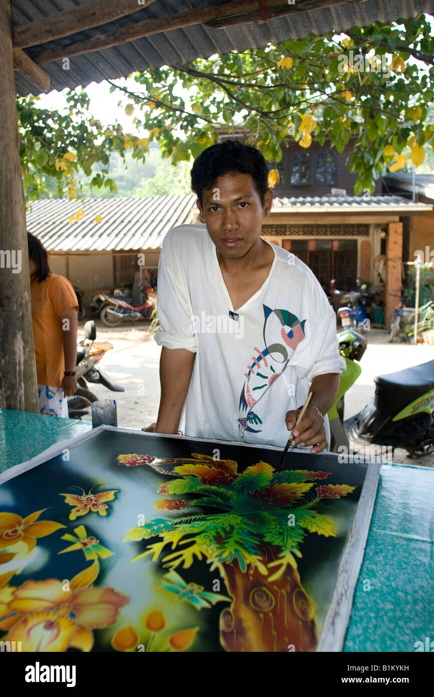 Un sordo dipinto in un tailandese tradizionale tecnica di pittura in Yao Noi Thailandia Foto Stock