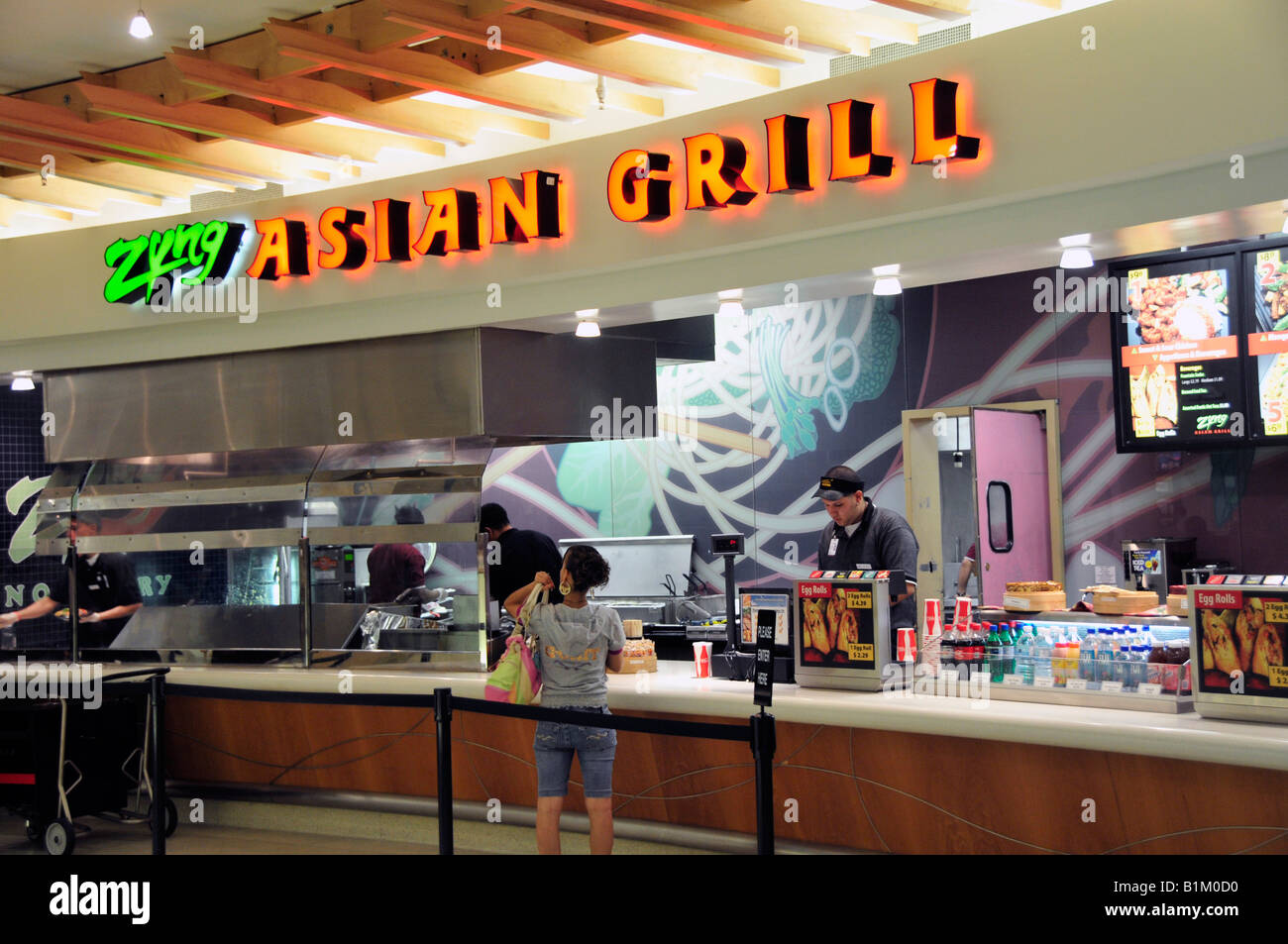 Fast food court all'Aeroporto Internazionale di Orlando Florida Foto Stock