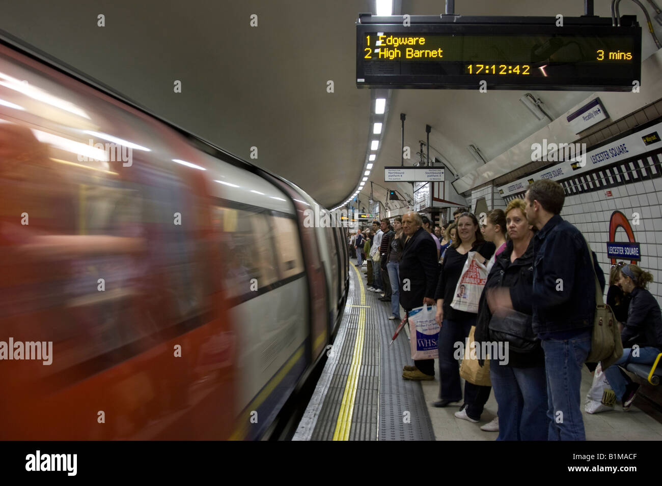 Linea nord - Stazione di Leicester Square - London Underground Foto Stock