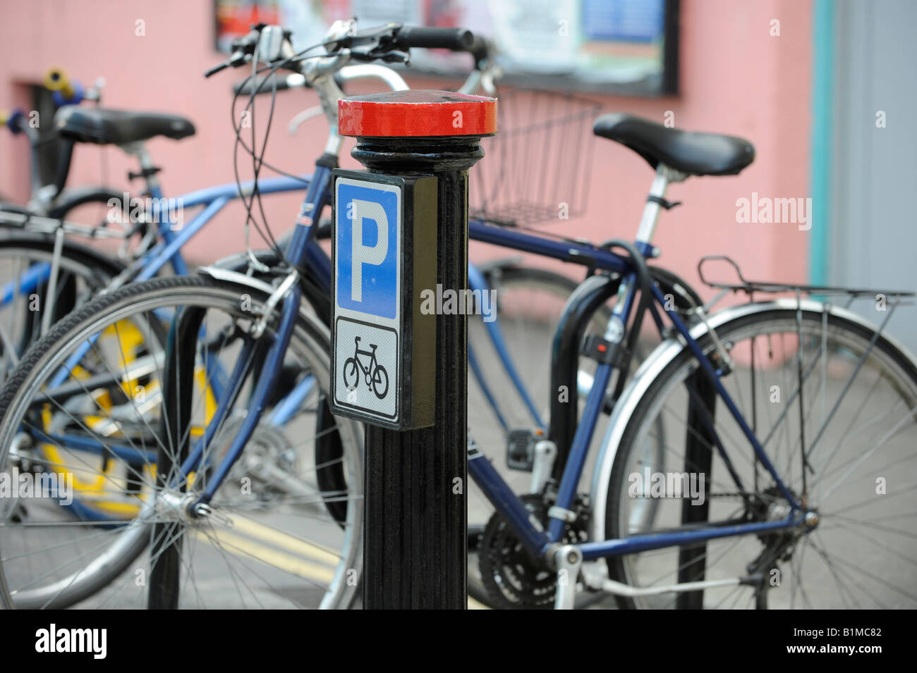 Città di Brighton introdurre parcheggi per biciclette. Foto da Jim Holden. Foto Stock