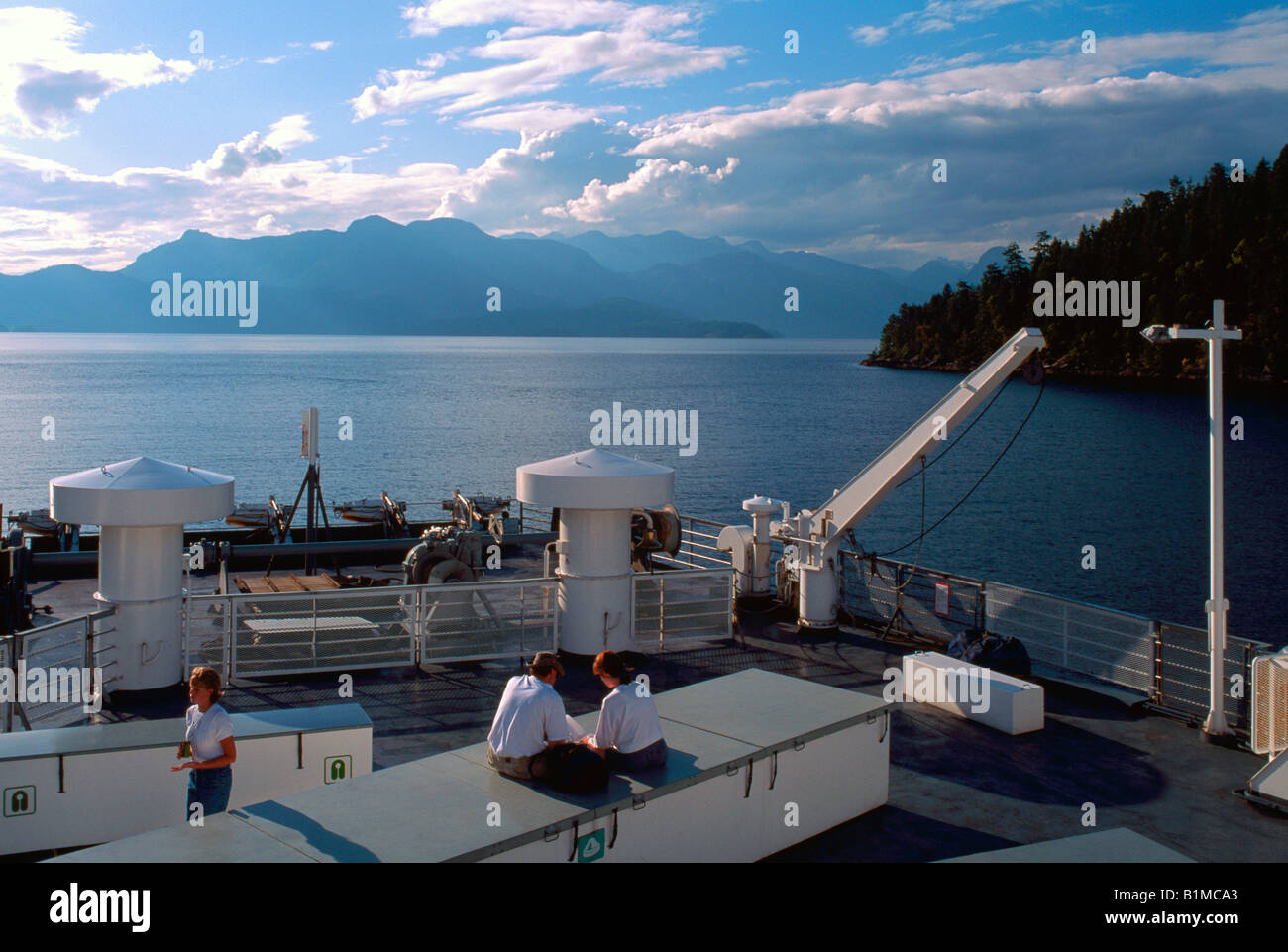 I turisti a bordo dei Traghetti BC vela da Earls Cove in ingresso Jervis lungo la Sunshine Coast, BC, British Columbia, Canada Foto Stock