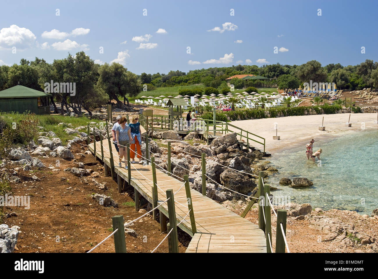 La spiaggia di Cleopatra e turisti Sedir Isola Baia di Gokova Marmaris Turchia Foto Stock