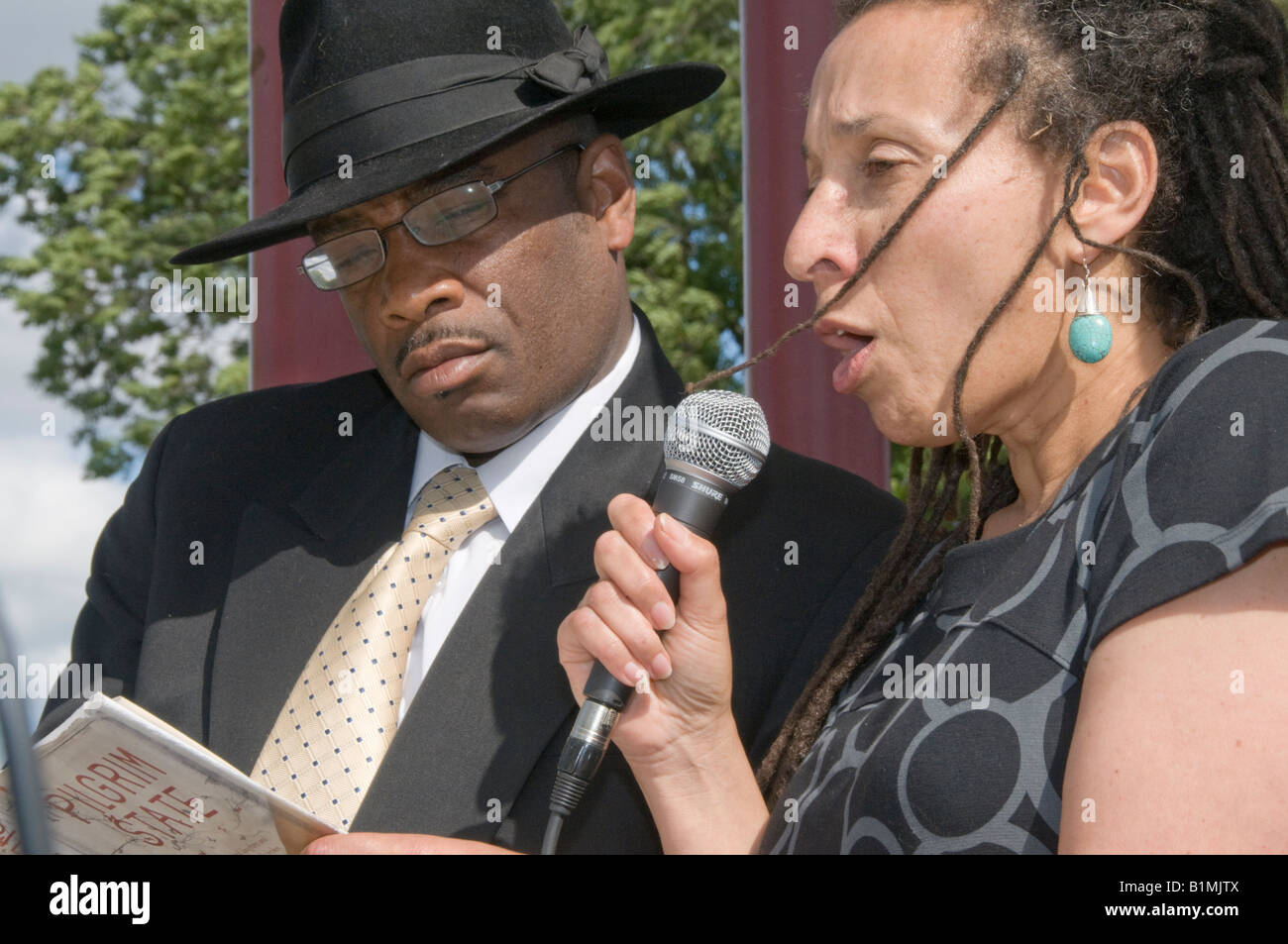 Scrittore Jacqueline Walker legge dal suo libro "stato pellegrino' sulle esperienze di una giovane ragazza di Giamaica in arrivo in Inghilterra Foto Stock