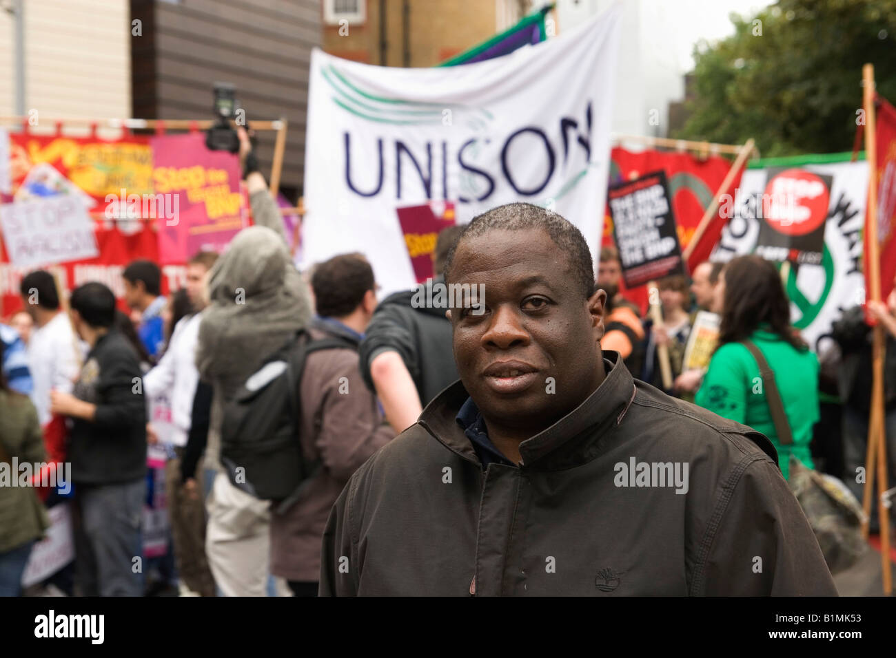 Weyman Bennett Gen Segretario del Regno contro il fascismo UAF organizzatore di Anti BNP rally a Londra Foto Stock