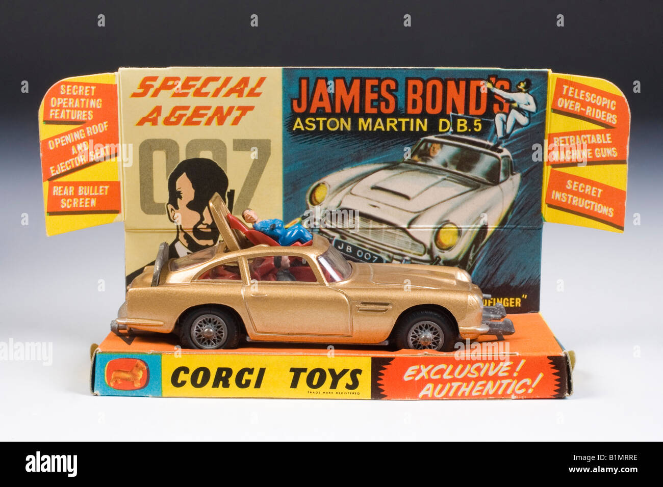 James Bond Aston Martin DB5. Corgi modello pressofuso no.261. Rilasciato 1965 con la confezione originale Foto Stock