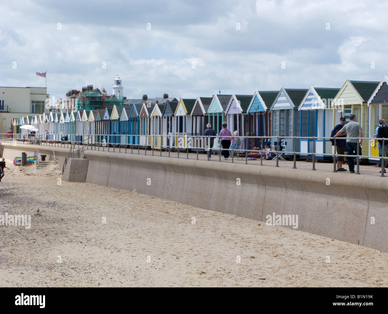 Spiaggia di capanne lungo il fronte mare a Southwold, Suffolk Foto Stock