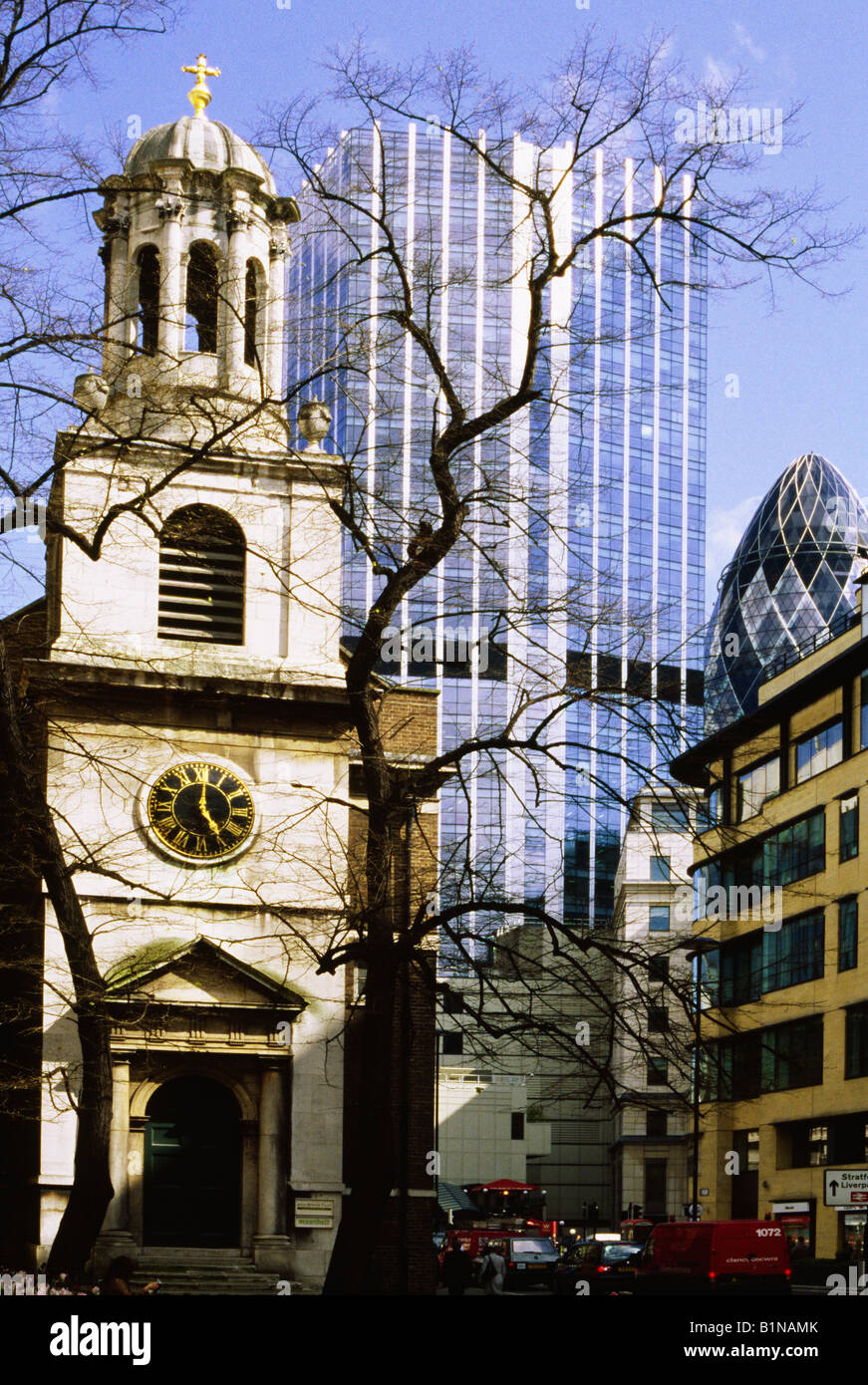 Vecchia e nuova architettura nella città di Londra Regno Unito Foto Stock