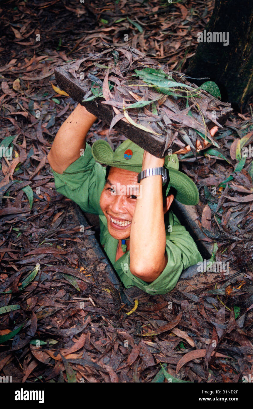 Il Vietnam ai Tunnel di Cu Chi Viet Cong Tunnel Foto Stock