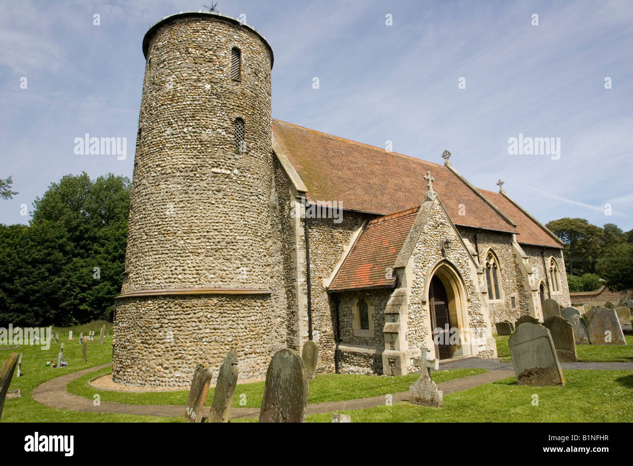 St Marys chiesa con pietra rotonda torre Burnham Deepdale NORFOLK REGNO UNITO Foto Stock