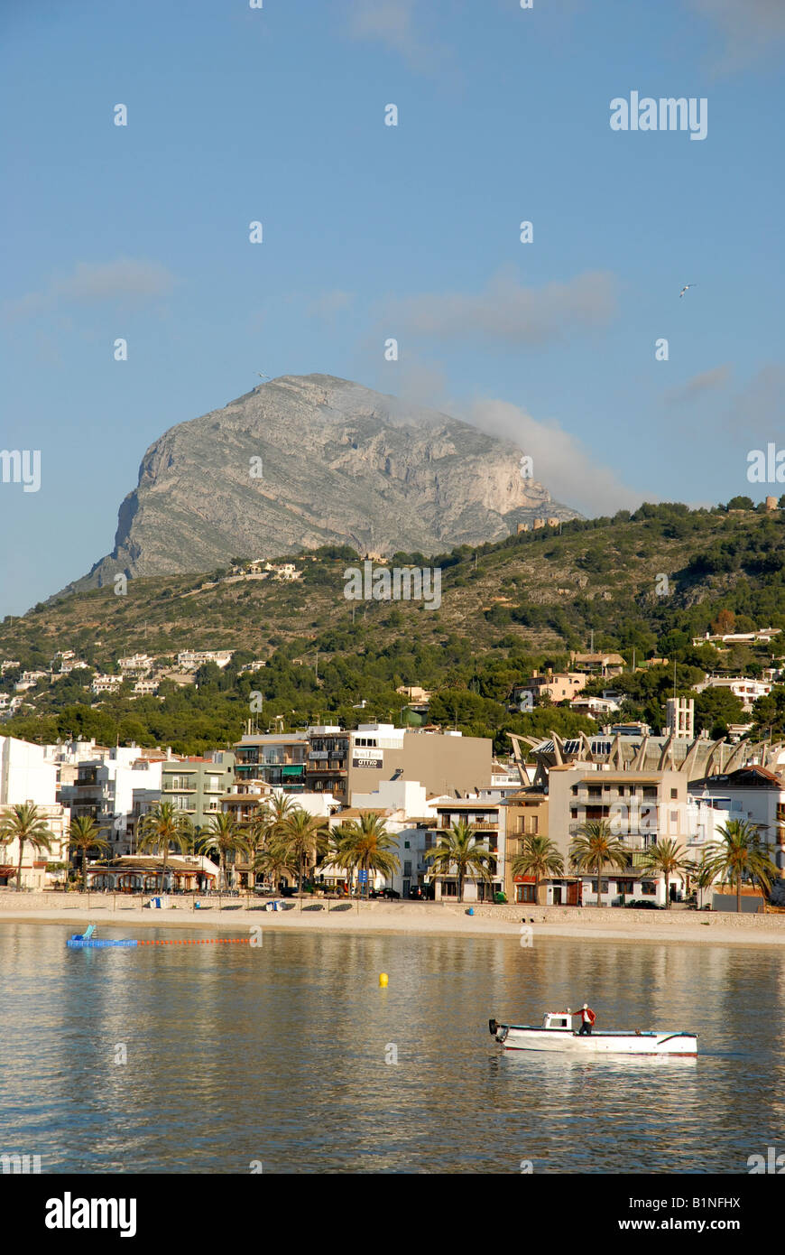 Monte Montgo e il porto, Javea / Xabia, Provincia di Alicante, Comunidad Valenciana, Spagna Foto Stock