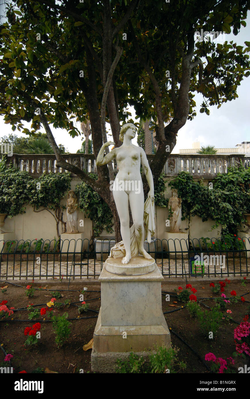 Giardini in Imperatrice Elisabeth Amalie Eugenie (noto anche come Sissi oppure Sisi) Palazzo chiamato Achilleon sull'isola greca di Corfù Foto Stock
