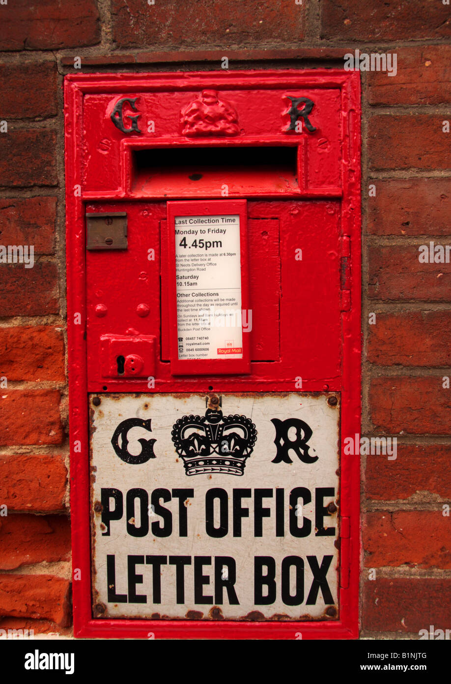 Un vecchio rosso casella postale da guerra pre Foto Stock