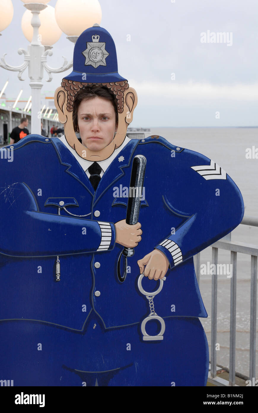 Volto di donna in un poliziotto figura, Pier, Weston-super-Mare, Somerset, Inghilterra, Gran Bretagna, Europa Foto Stock