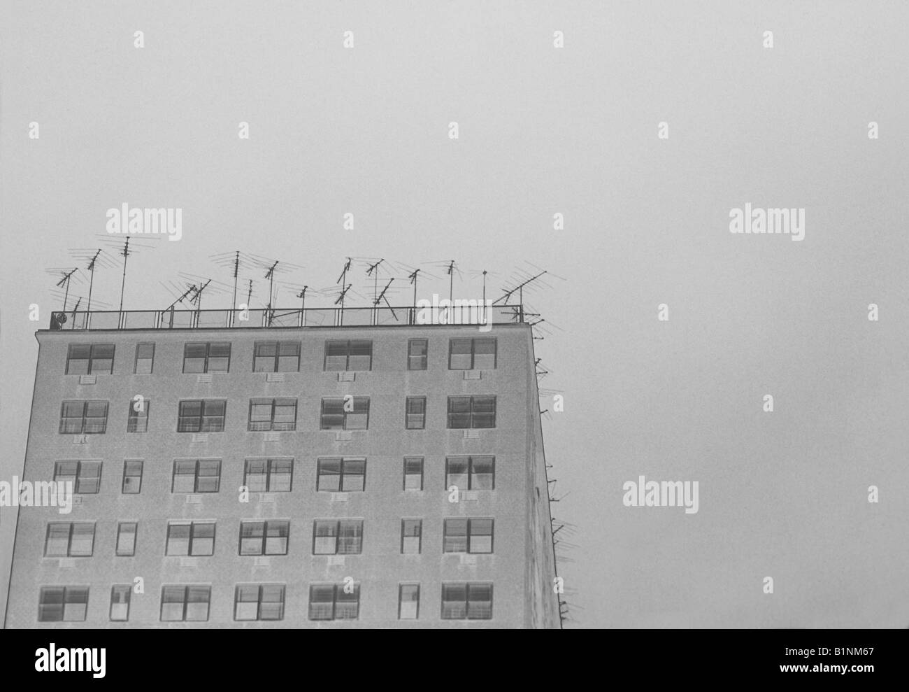 Antenne su edificio di appartamenti Foto Stock