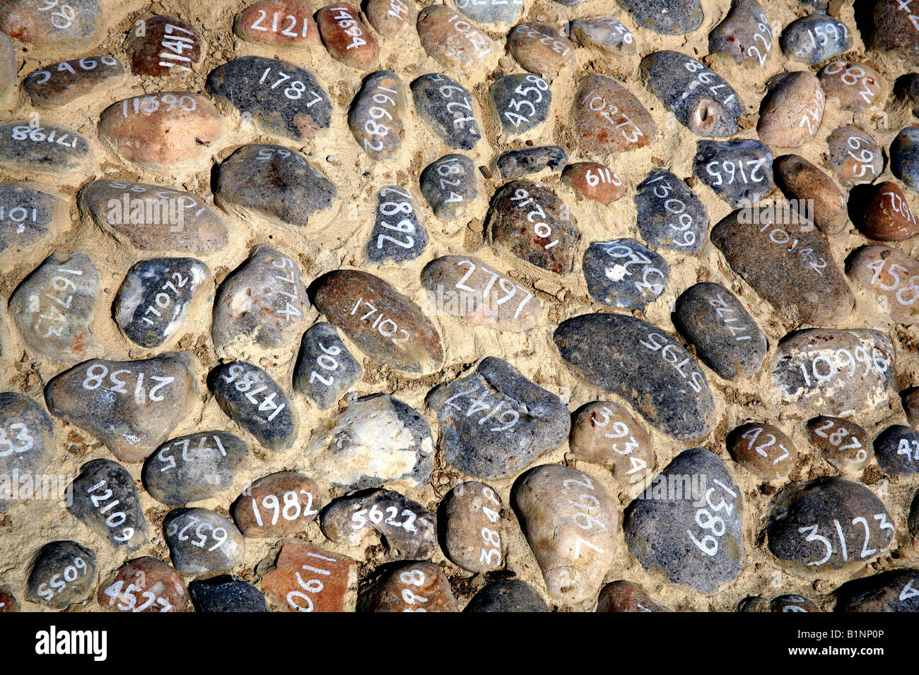 Dettaglio del 'Folk sassi" di Mark Wallinger a Folkestone triennale festival delle arti Foto Stock
