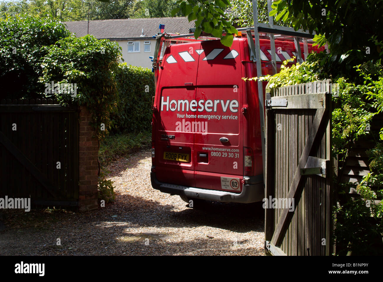 Red Homeserve van cliente chiamata casa Foto Stock