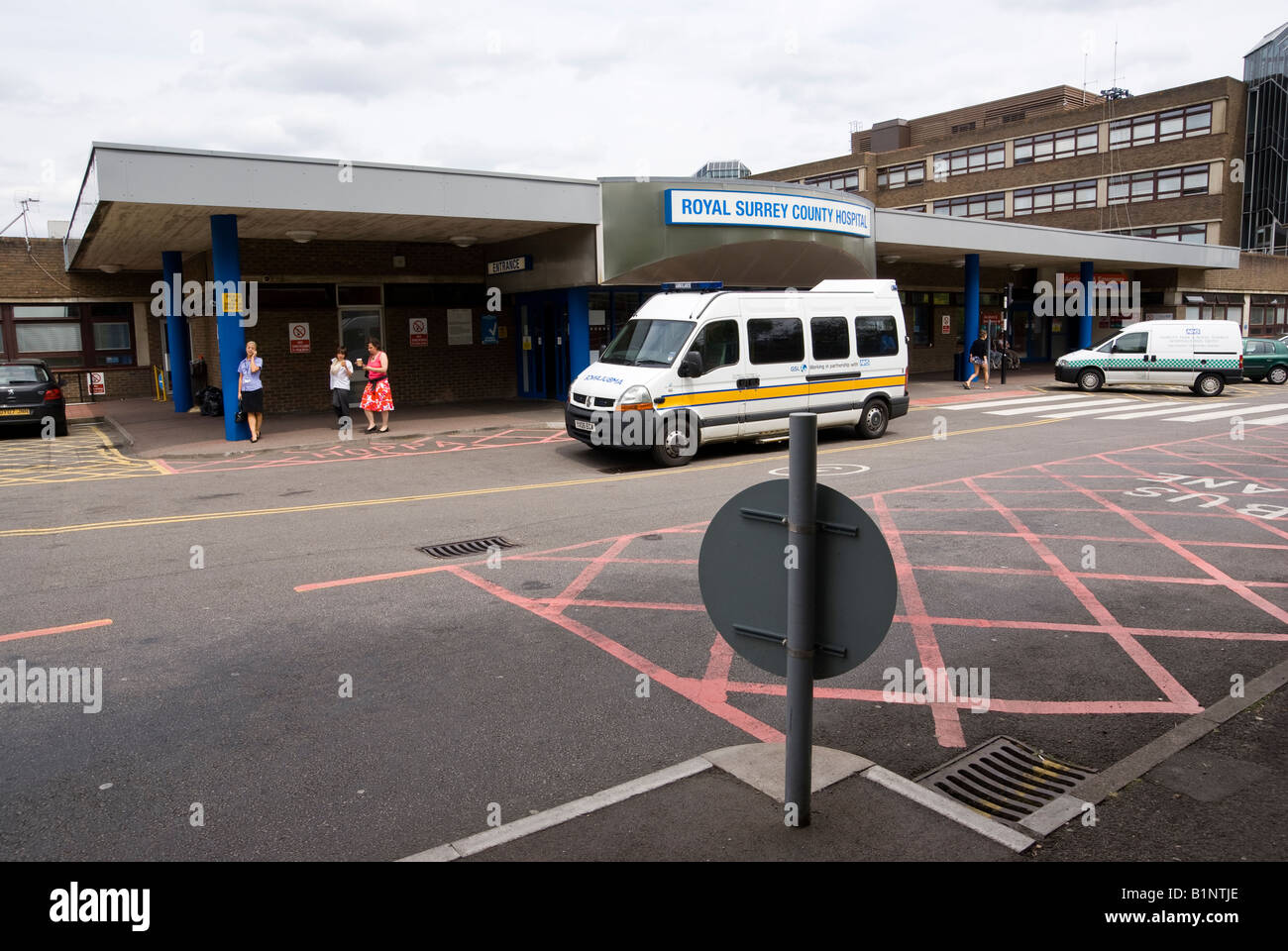 Ingresso al Royal Surrey County Hospital di Guildford, Inghilterra, Regno Unito. Giugno 2008. Foto Stock